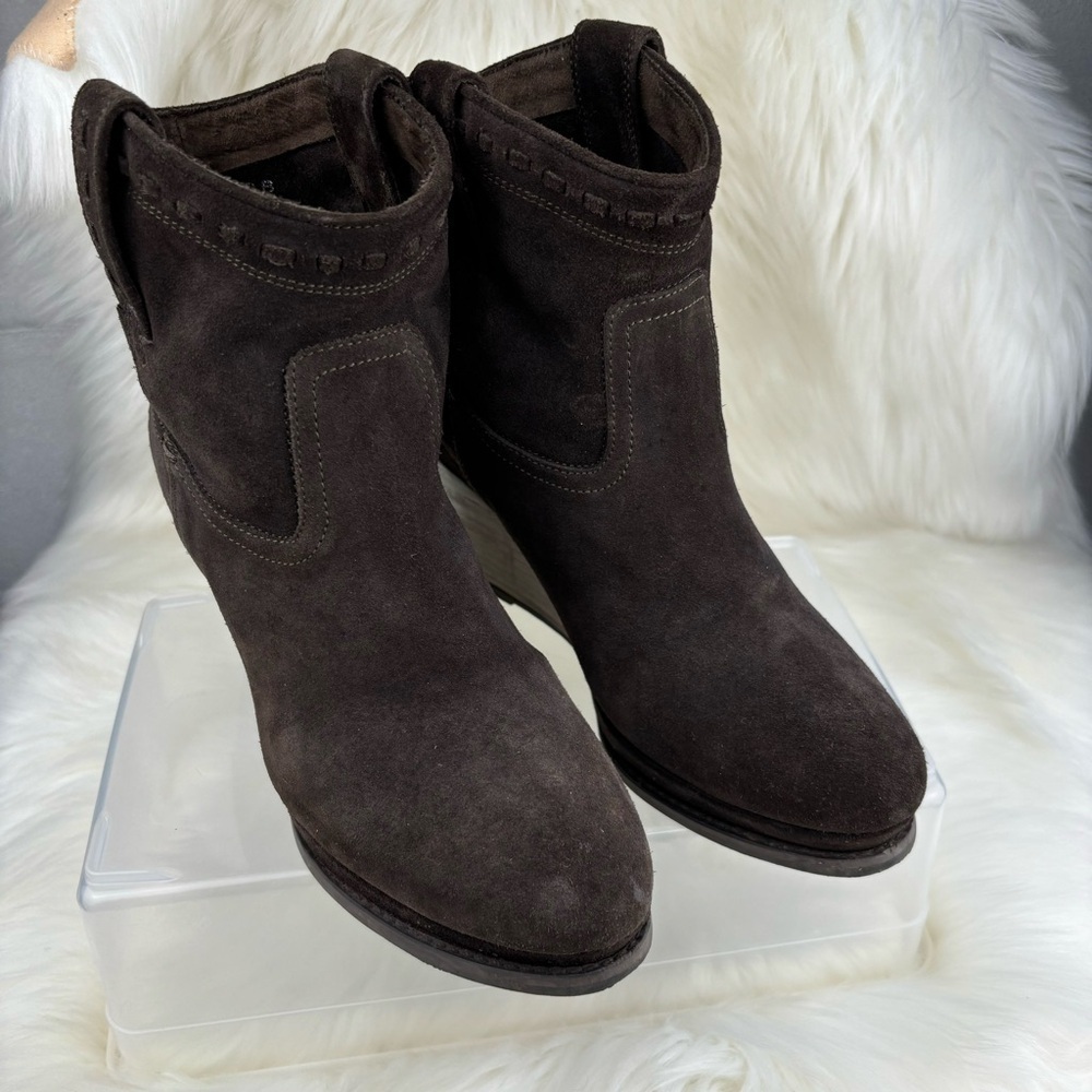 ARIAT BROADWAY WESTER WEDGE ANKLE BOOTS
